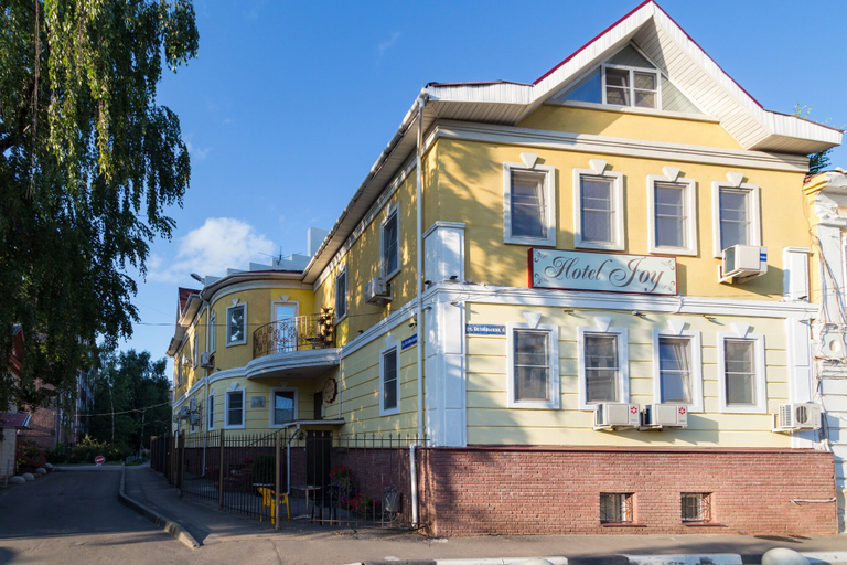 Exterior & Views