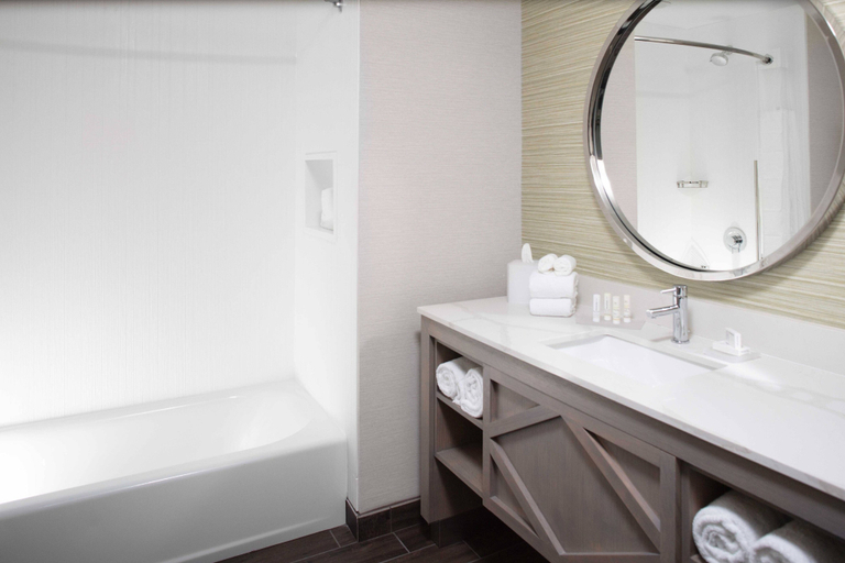 Bathroom 4, Courtyard by Marriott Jekyll Island, Glynn