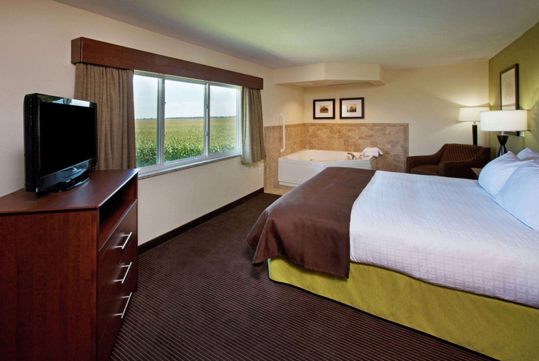 Bedroom 3, AmericInn by Wyndham Osage, Mitchell