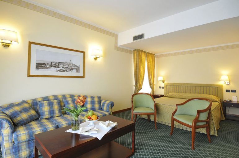 Bedroom 3, Hotel Sirmione Terme, Brescia