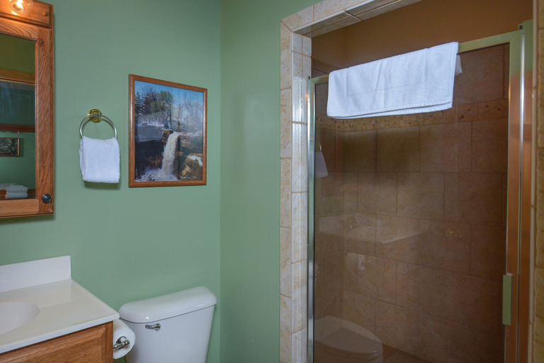 Bathroom 3, Amazing Overlook, Garrett