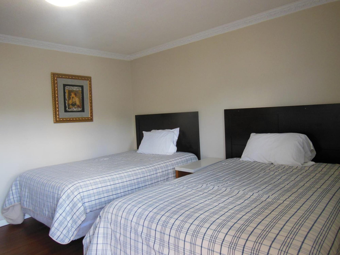 Bedroom 3, Le Grand Kent Motel, Chatham-Kent