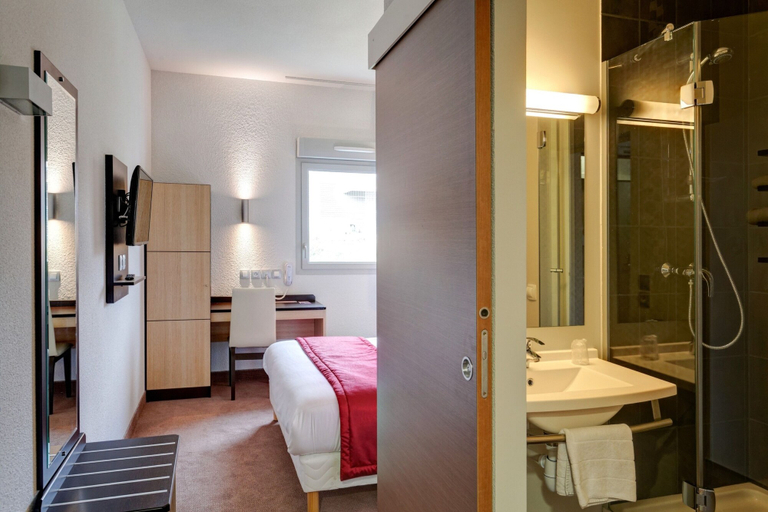 Bathroom 3, B&B HOTEL Romilly-sur-Seine, Aube