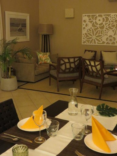 Food & Drinks 5, Villa Kreola