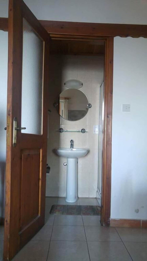 Bathroom 4, Two Flowers Hotel