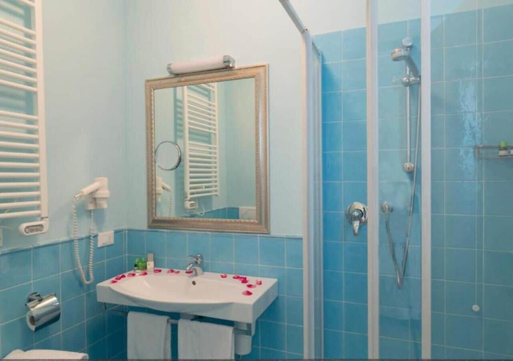 Bathroom 4, Villa Rosa BeYou Hotel, Rimini