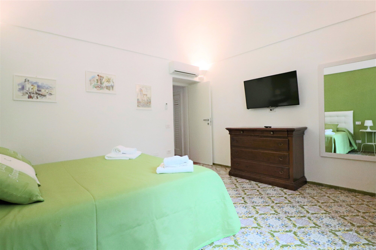 Room 5, Casa Assuntina, Salerno