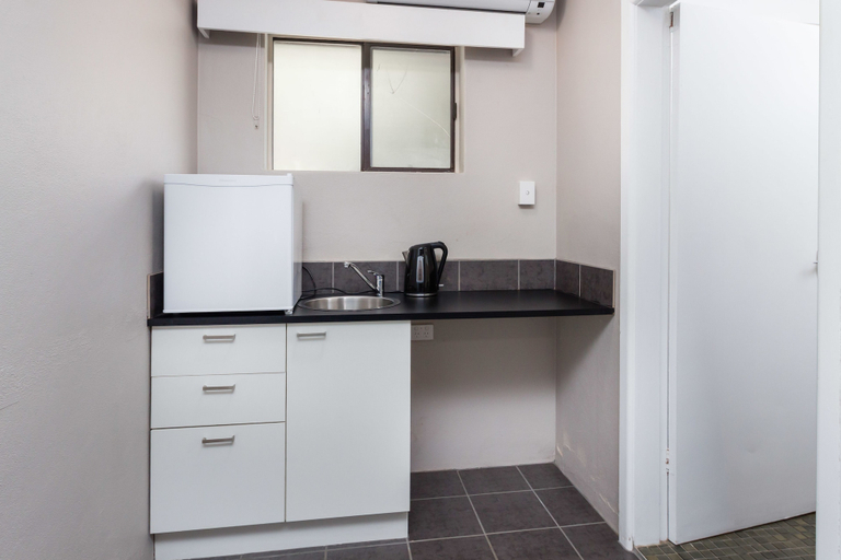 Others 4, Archibald Hotel, Hawkesbury