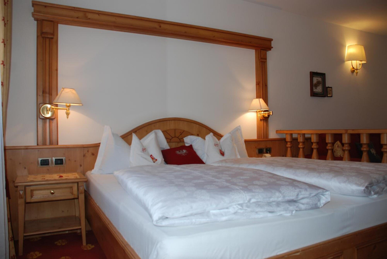 Bedroom 3, Hotel Flora, Bolzano
