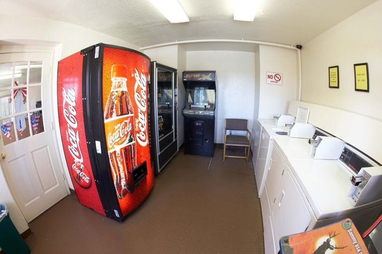 Food & Drinks 5, Palms Inn & Suites, Los Angeles