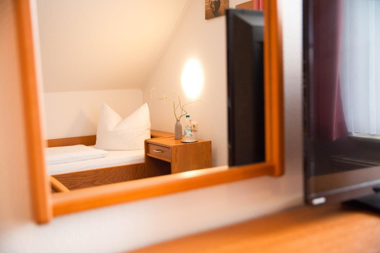Bedroom 4, Craft Berry GmbH Hotel and Restaurant at the Milestone, Jerichower Land