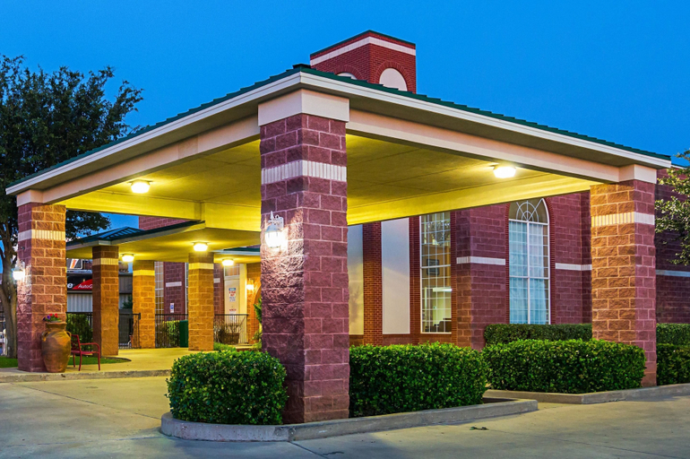 Exterior & Views 2, Quality Suites Lubbock Southwest, Lubbock