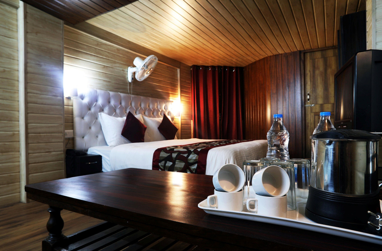 Bedroom 2, Hotel Moon, Nainital