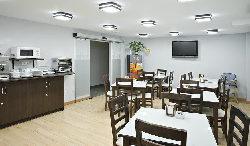 Food & Drinks 5, Hostal T4, Madrid
