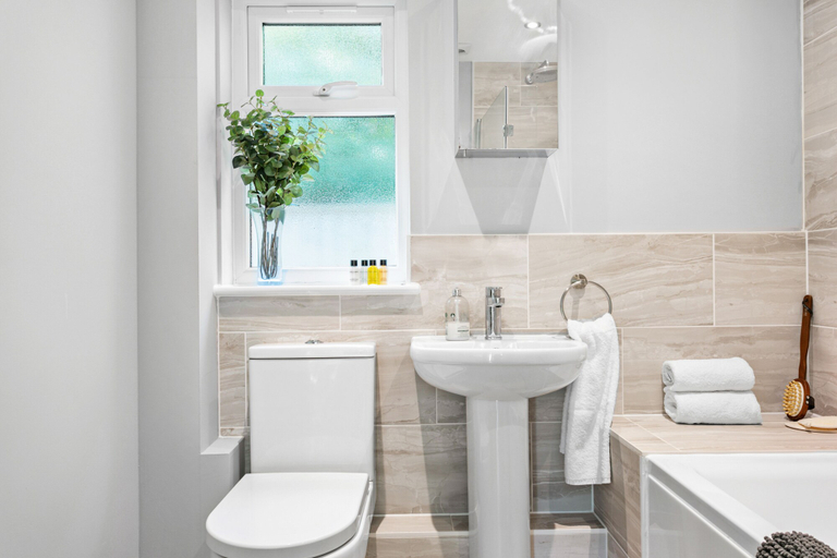Bathroom 3, Old Walls Vineyard, Devon