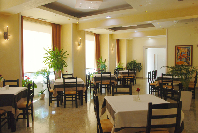 Food & Drinks 5, Hotel Gega, Beratit