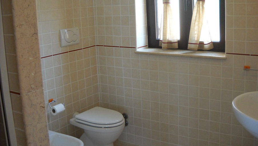 Bathroom 5, Zagare Residence, Foggia