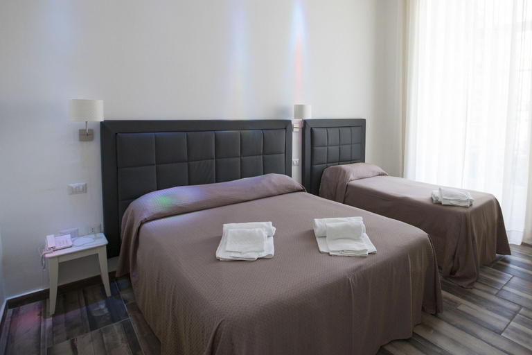 Bedroom 5, Napoli Garibaldi Square, Napoli