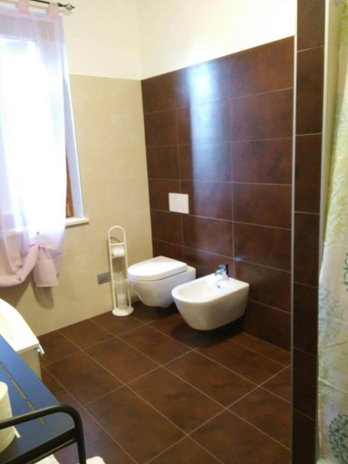 Bathroom 5, La Siesta, Verona