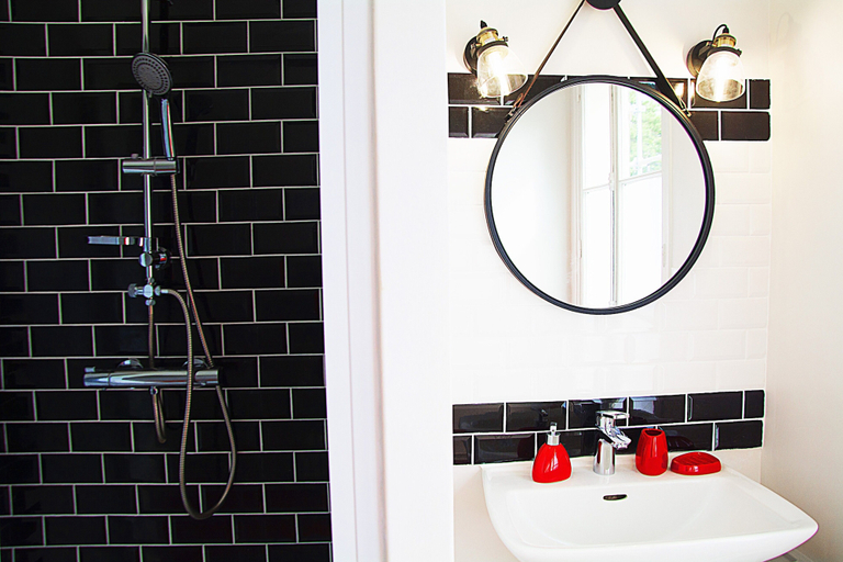 Bathroom 4, Marquise Barbot, Essonne
