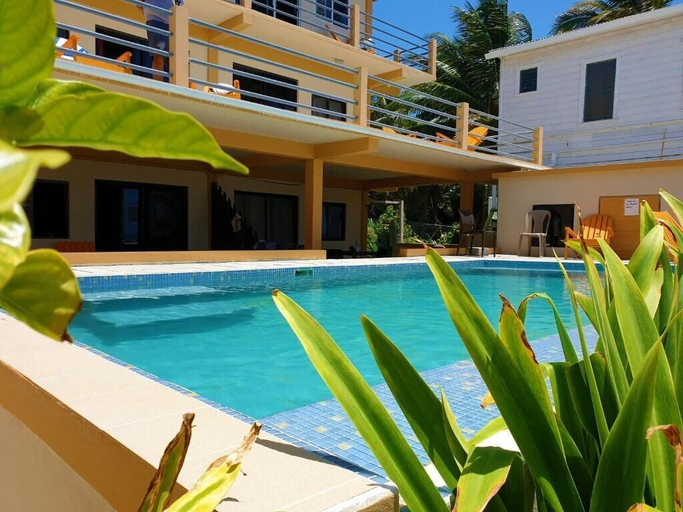 Sport & Beauty 4, Club Rooms At Popeyes Beach Resort