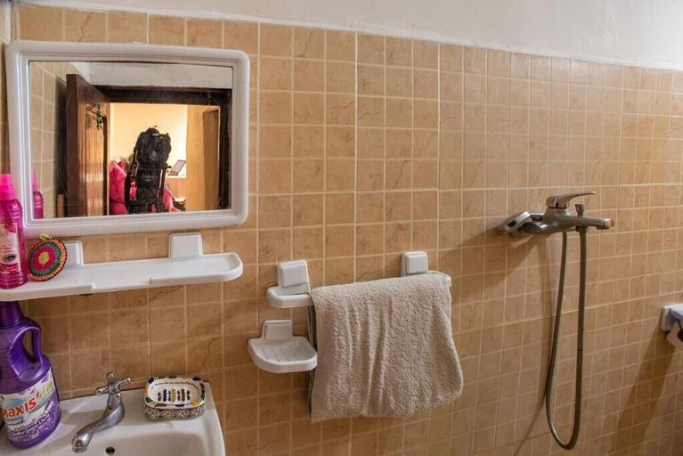 Bathroom 4, Dar Najia, Fès