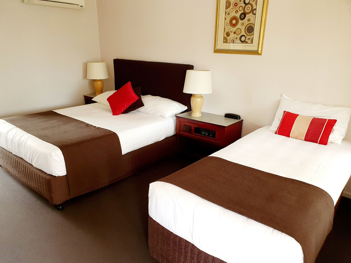 Bedroom 3, McNevin's Warwick Motel, Warwick - Central