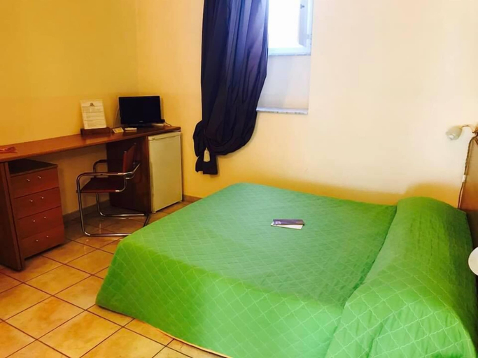 Bedroom 2, Room Economy, Bari
