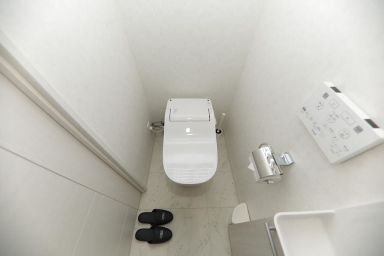 Bathroom 3, Sun System Higobashi Building 197-2, Osaka