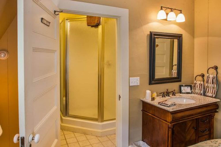 Bathroom 4, Snowvillage Inn, Carroll