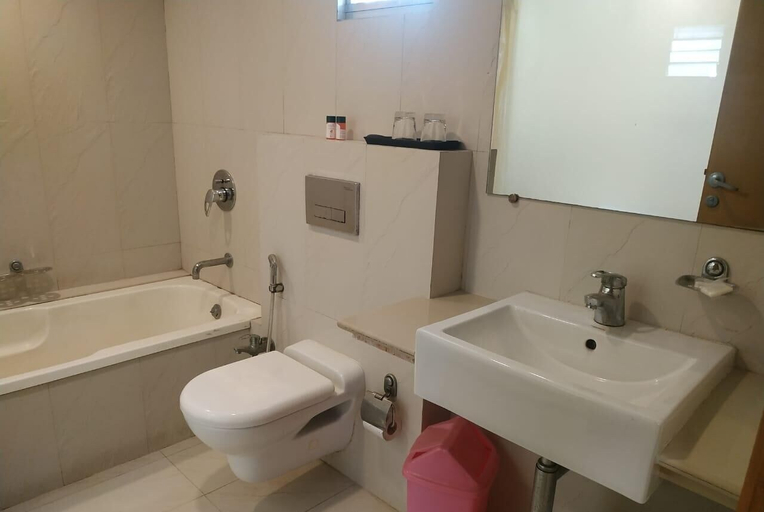 Bathroom, Hotel Yuvraj, Vadodara