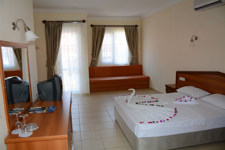 Bedroom 2, Karbel Hotel - All Inclusive, Fethiye