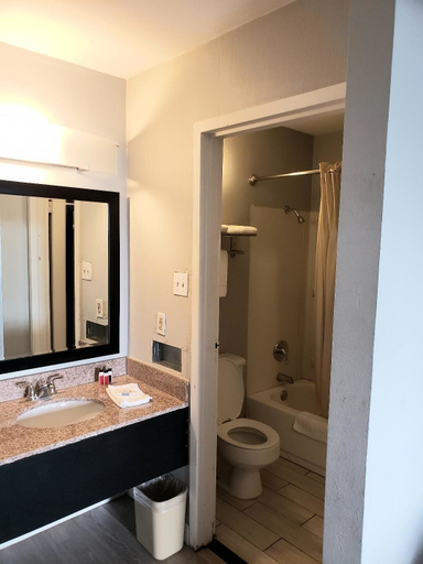 Bathroom 5, Econo Lodge Mineral Wells, Palo Pinto