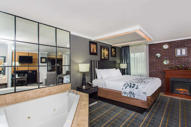 Bedroom 2, Baymont by Wyndham Lancaster, Fairfield