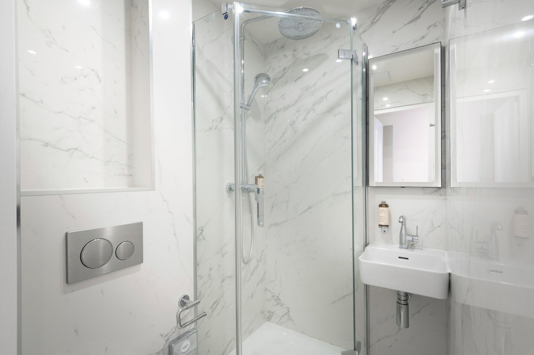 Bathroom 4, Hotel au coeur des Arts et Metiers, Paris