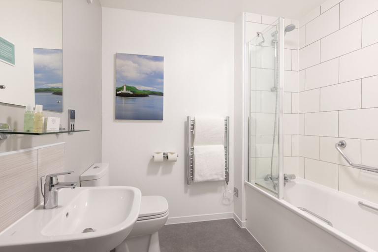 Bathroom 4, The Great Western Hotel, Argyll and Bute