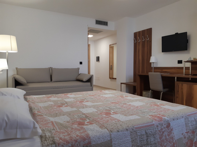 Bedroom 2, Morello Beach Hotel, Lecce