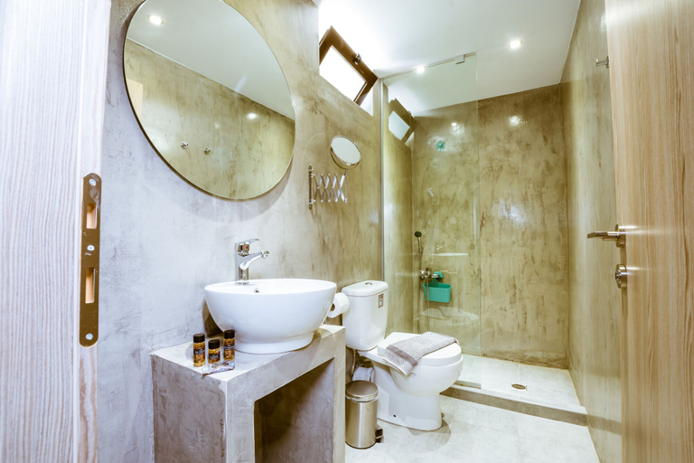 Bathroom 5, Gregory Comfort Hotel, Crete