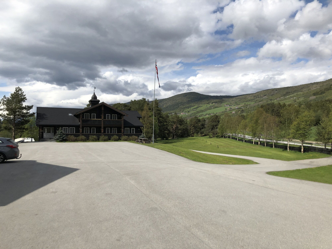 Exterior & Views