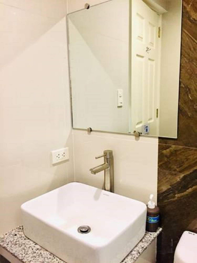 Bathroom 3, Maison Hotel, Cauayan City