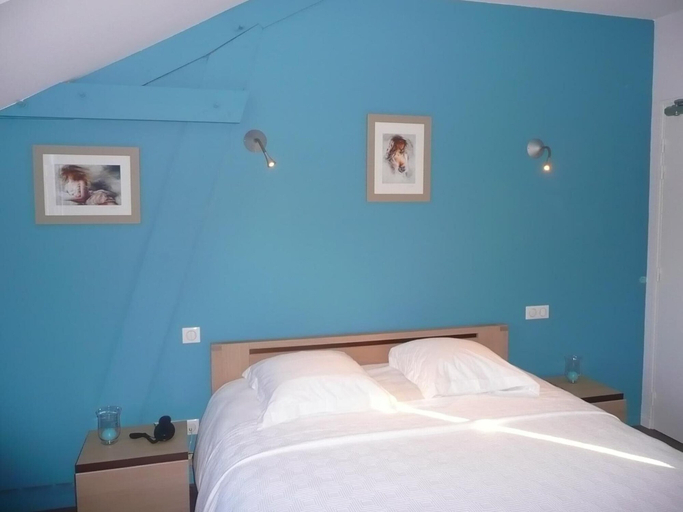 Bedroom 4, Hotel le Saint Aubin, Sarthe