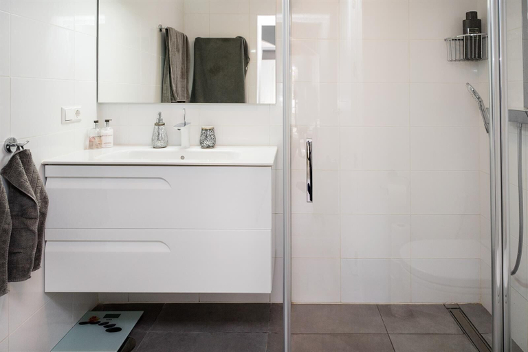 Bathroom 3, Great Beach Side Villa – Semi Heated Pool, Málaga