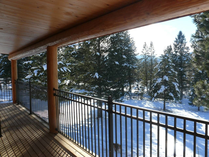 Others 5, Beautiful Log Chalet Near Fernie, BC, East Kootenay