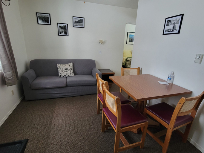 Others 4, Mountain Springs Motel, East Kootenay