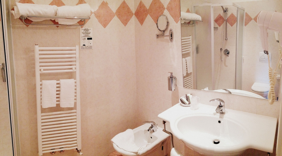 Bathroom 5, Hotel Villa Cinzia, Cuneo