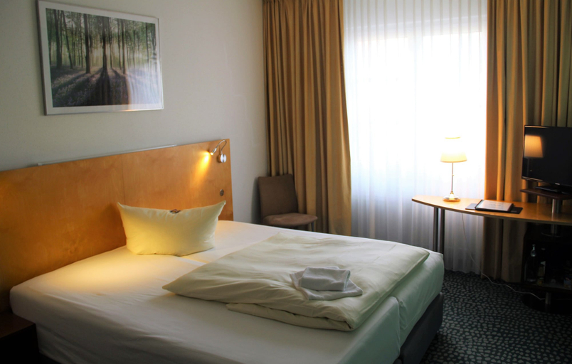 Bedroom 4, Check Inn Hotel, Saalekreis
