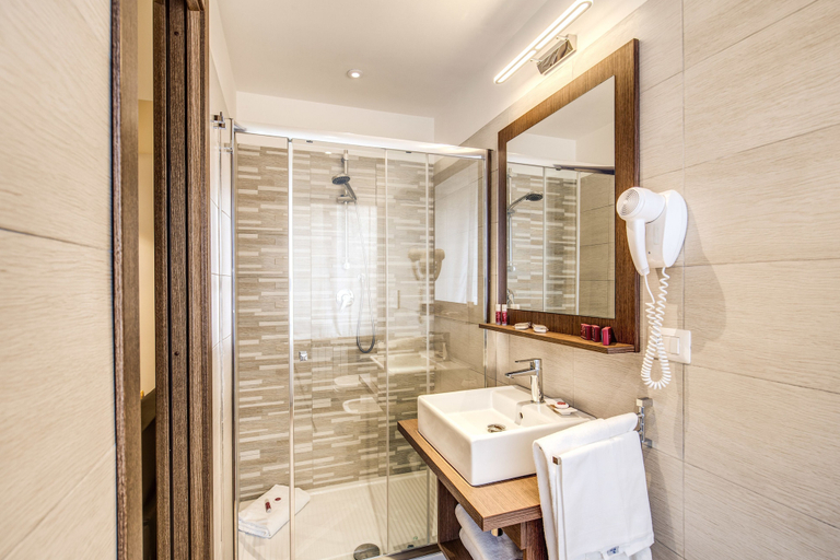 Bathroom 4, House Garden, Rome