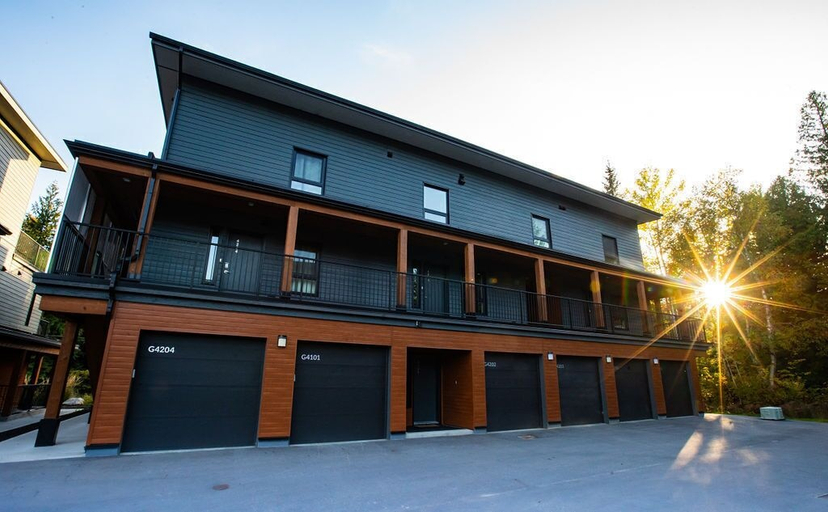 Exterior & Views 2, Al's Escape by Revelstoke Vacations, Columbia-Shuswap