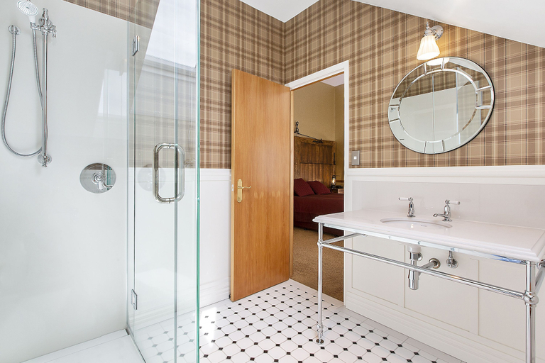 Bathroom 4, Larnach Lodge, Dunedin