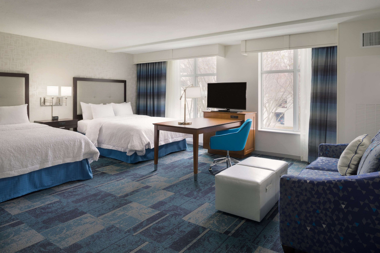 Bedroom 3, Hampton Inn & Suites Rosemont Chicago O'Hare, Cook